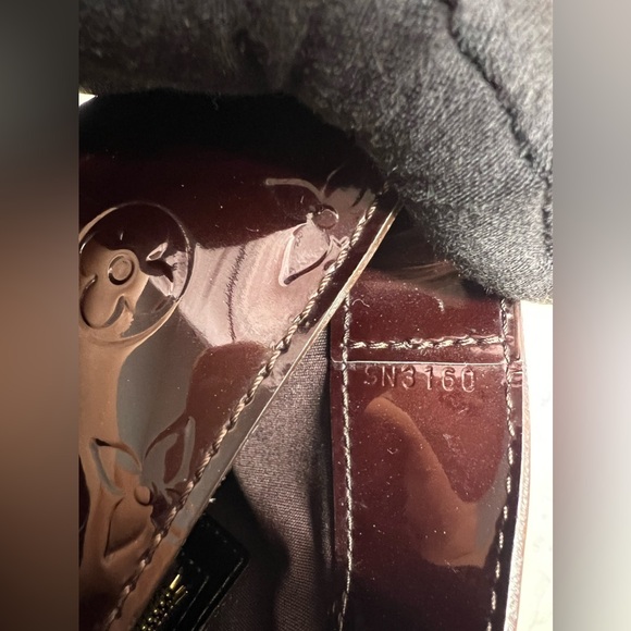 ⭐️ - Louis Vuitton Amarante Vernis Wilshire MM Handbag-SN3160 - Picture 11 of 13